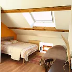 10 Personnes La Petite Ferme D'en Courtiels بيت للعطل *